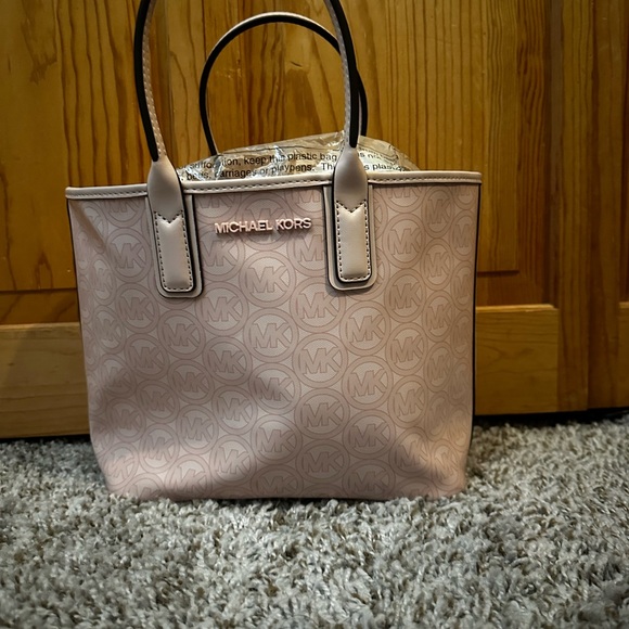 Michael Kors Handbags - Michael Kors Jodie Tote